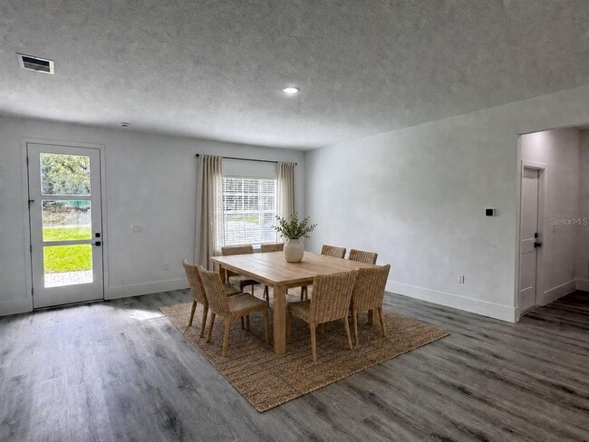Building Photo - 3741 W Forest Dr
