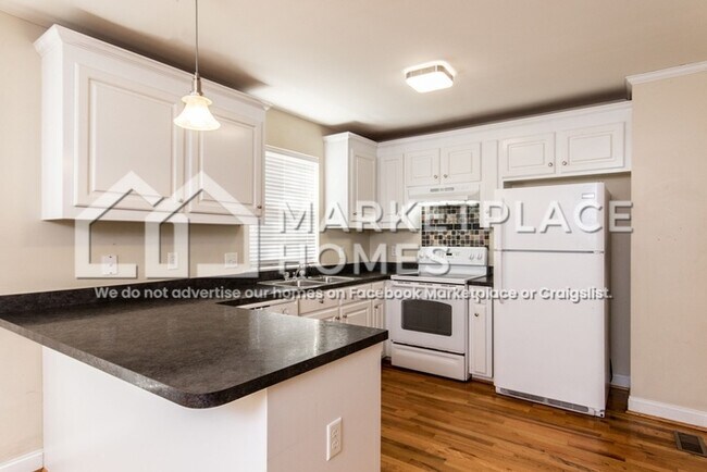 Building Photo - 10 Shoreham Ct