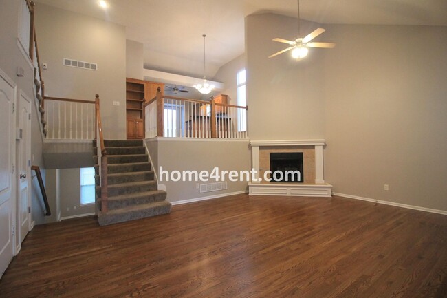 Building Photo - Beautiful Olathe Home, Updated Kitchen, Fe...