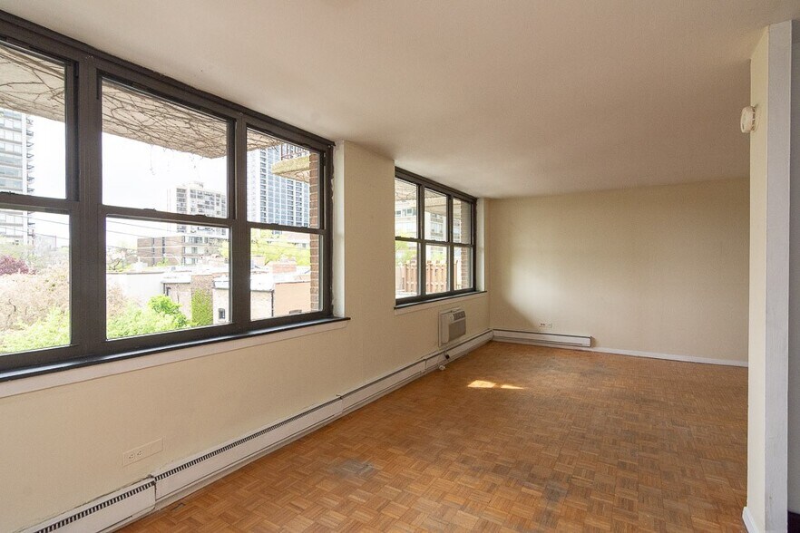 Building Photo - 1449 N Dearborn