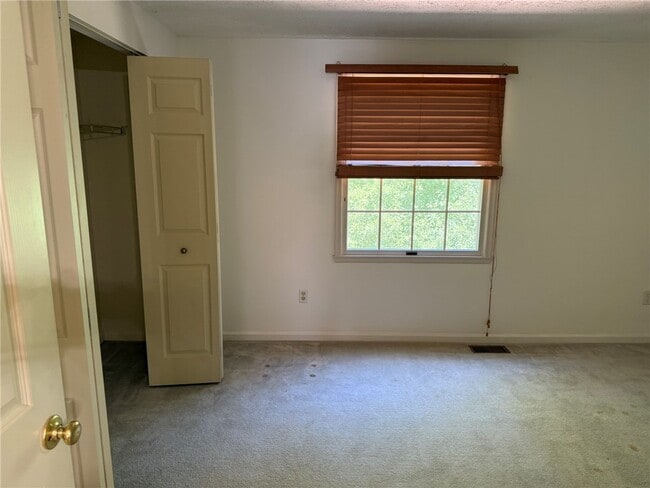 Building Photo - 116 Jordache Ln
