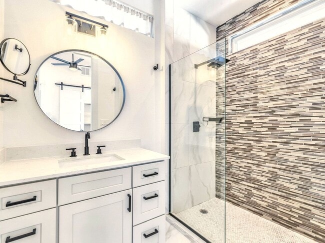 Building Photo - Stylish 2-Bedroom Home with Modern Bathrooms & Private Yard