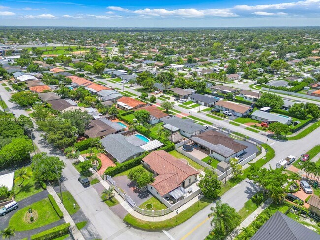 Building Photo - 4400 SW 89th Ave