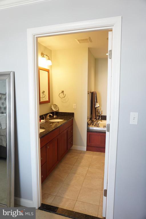 Building Photo - 100 Harborview Dr