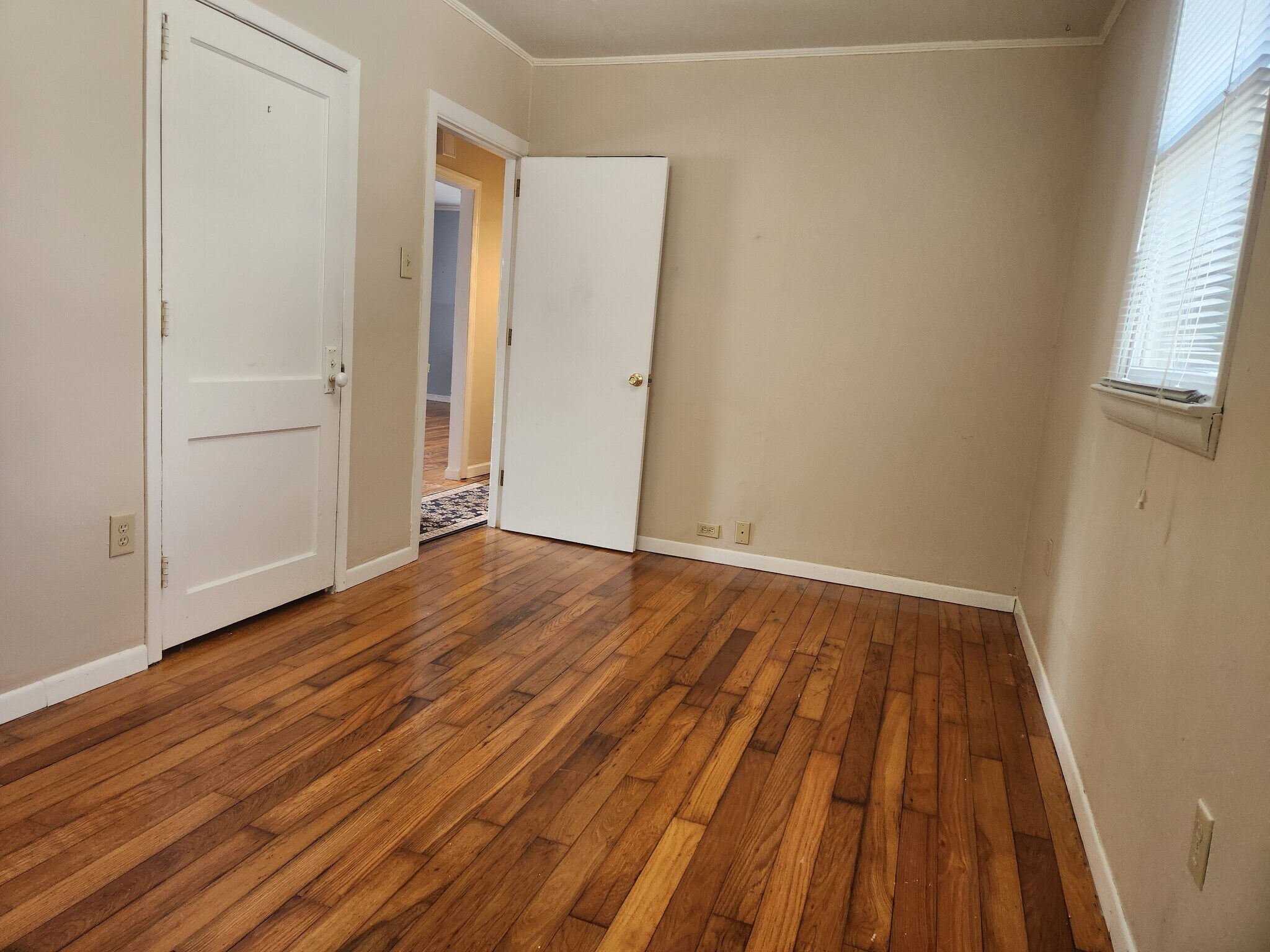 2nd BR - 5112 Schubert Rd