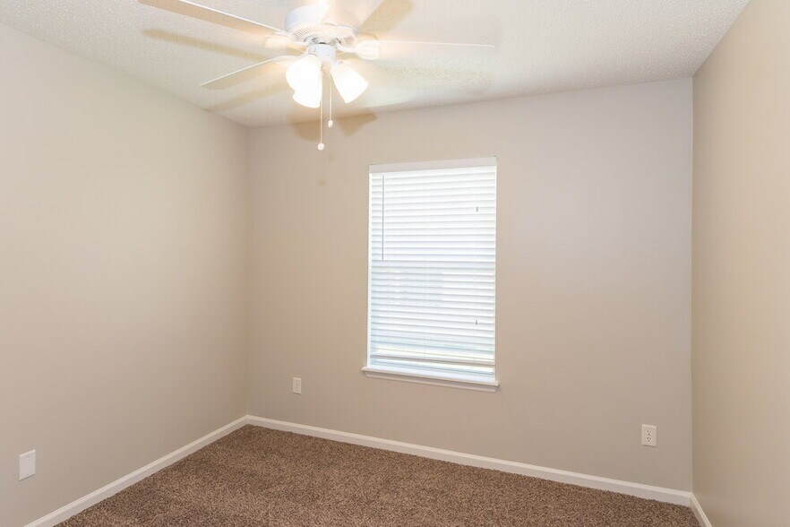 Building Photo - 13578 Ashford Wood Ct W