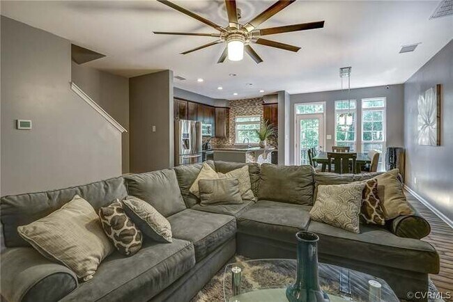Building Photo - 441 Creekwillow Dr