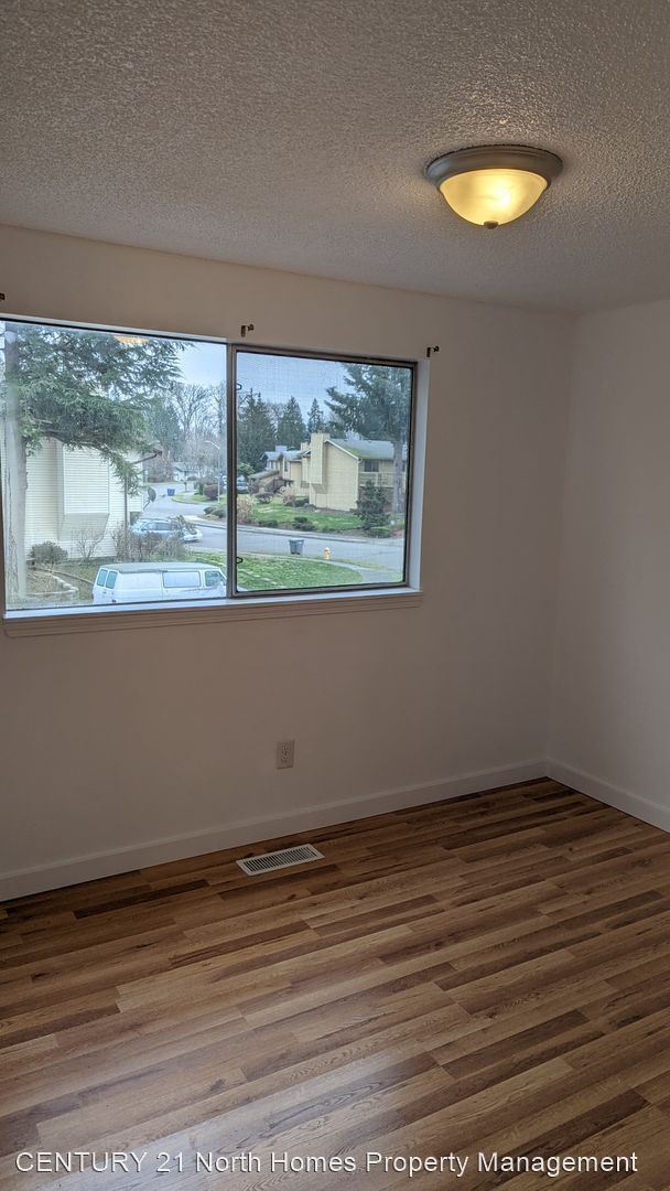 Building Photo - 3 br, 2.5 bath House - 1511 Newport Ct SE