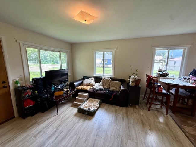 Building Photo - Charming 2 Bed / 1 Bath Home in Bonner! Pet Friendly!