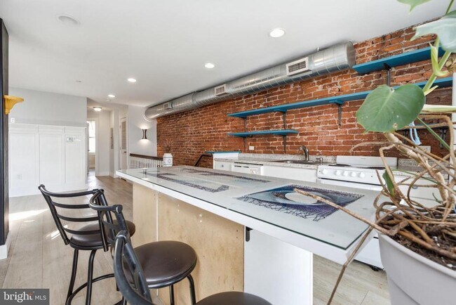 Building Photo - 651 N 33rd St