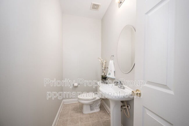 Building Photo - 2104 Sardony Ln