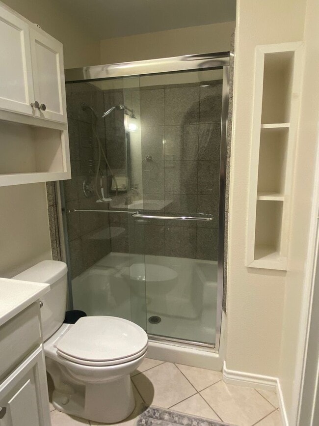 Building Photo - FURNISHED STUDIO CONDO WITH A MILLION DOLLAR LAKE VIEW