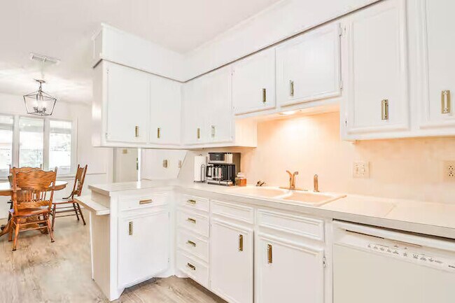 Building Photo - 5708 77th St