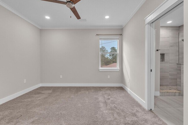 Building Photo - Modern 3 Bedroom Townhome!!