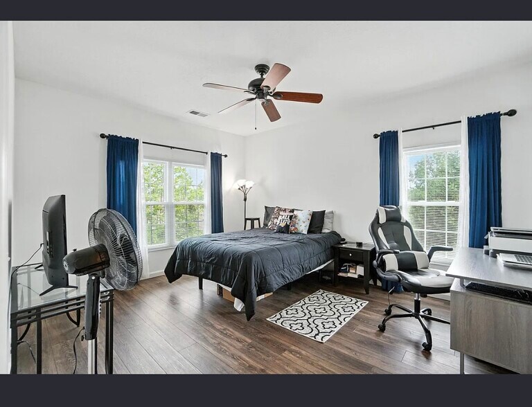 Building Photo - 961 Mistflower Ln