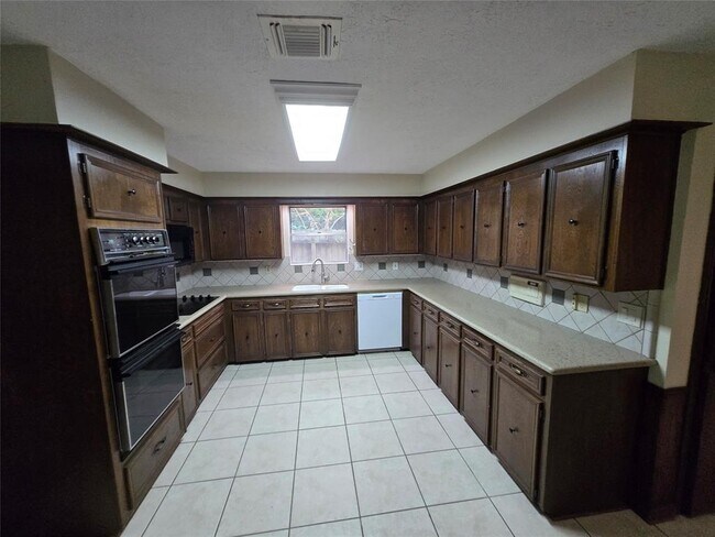 Building Photo - 4242 Honey Oaks Dr