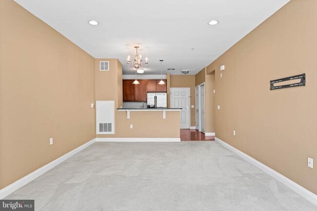 Building Photo - 200 W Elm St