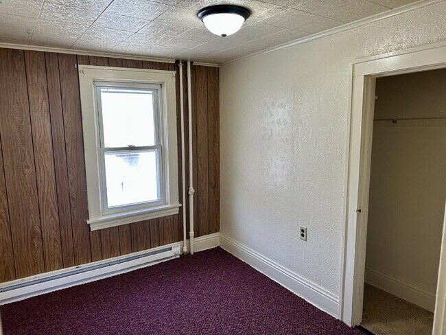 Building Photo - "Charming 2-Bed Gem in Virginia, MN – Perfect for Cozy Living!"