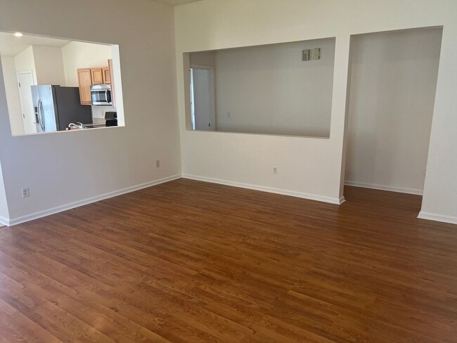 Building Photo - 254 Cezanne Cir