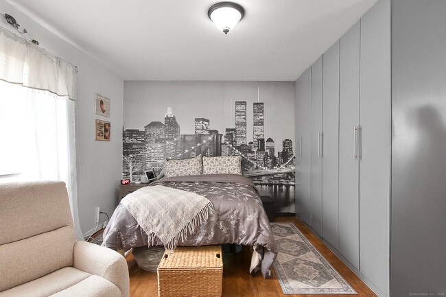 Building Photo - 36 Woodbury Ave