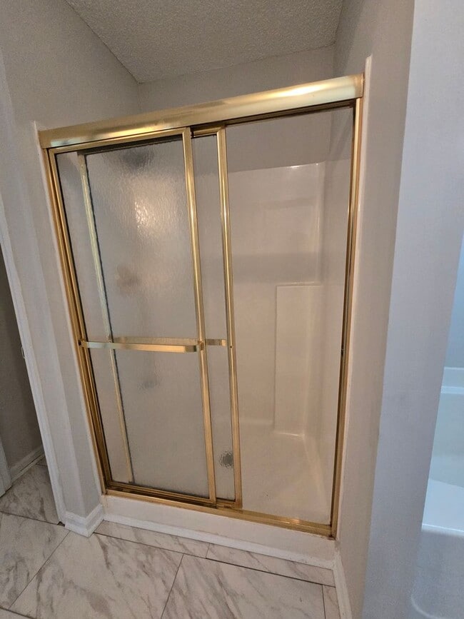 Building Photo - Impeccable Home in Gorgeous Neighborhood