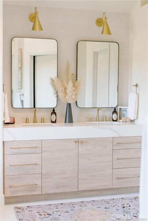 Building Photo - 13 Bernay