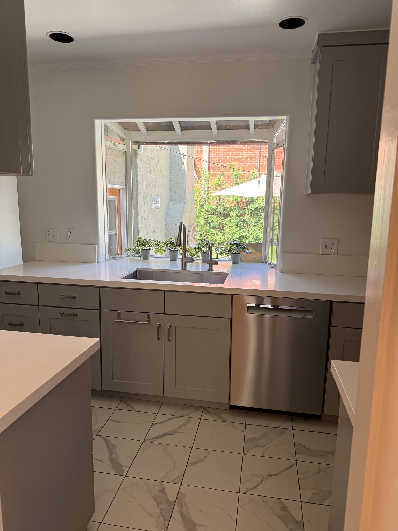 Building Photo - 1023 S Stanley Ave