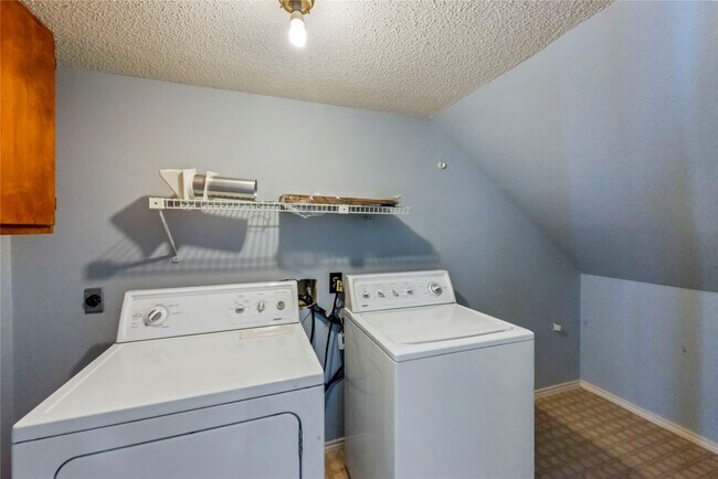 Building Photo - 6426 Whitbourne Dr