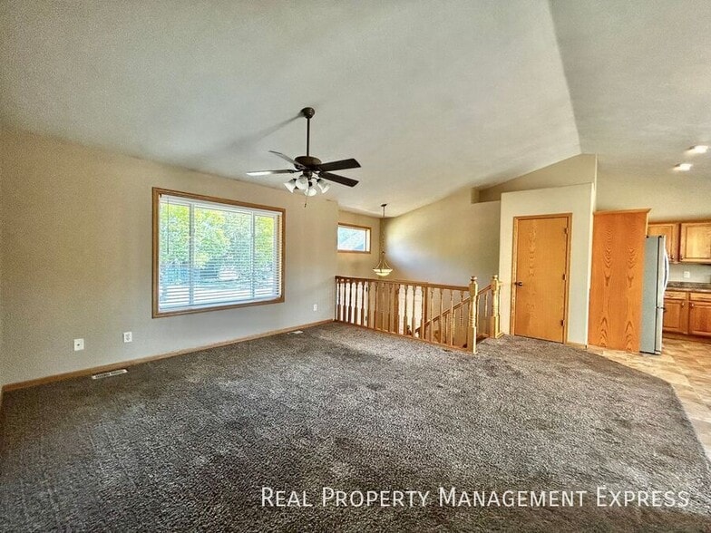 Building Photo - 7636 S Rose Crest Ct