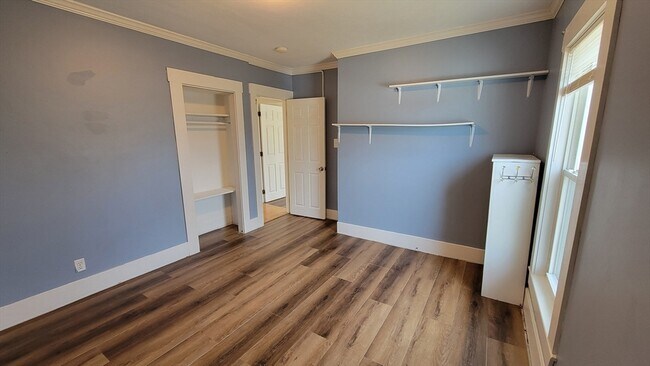 Building Photo - 10 Marion St