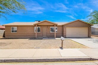 Building Photo - 305 E Gardenia Dr