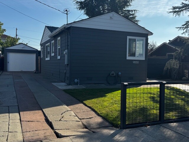 Building Photo - 9850 Springfield St