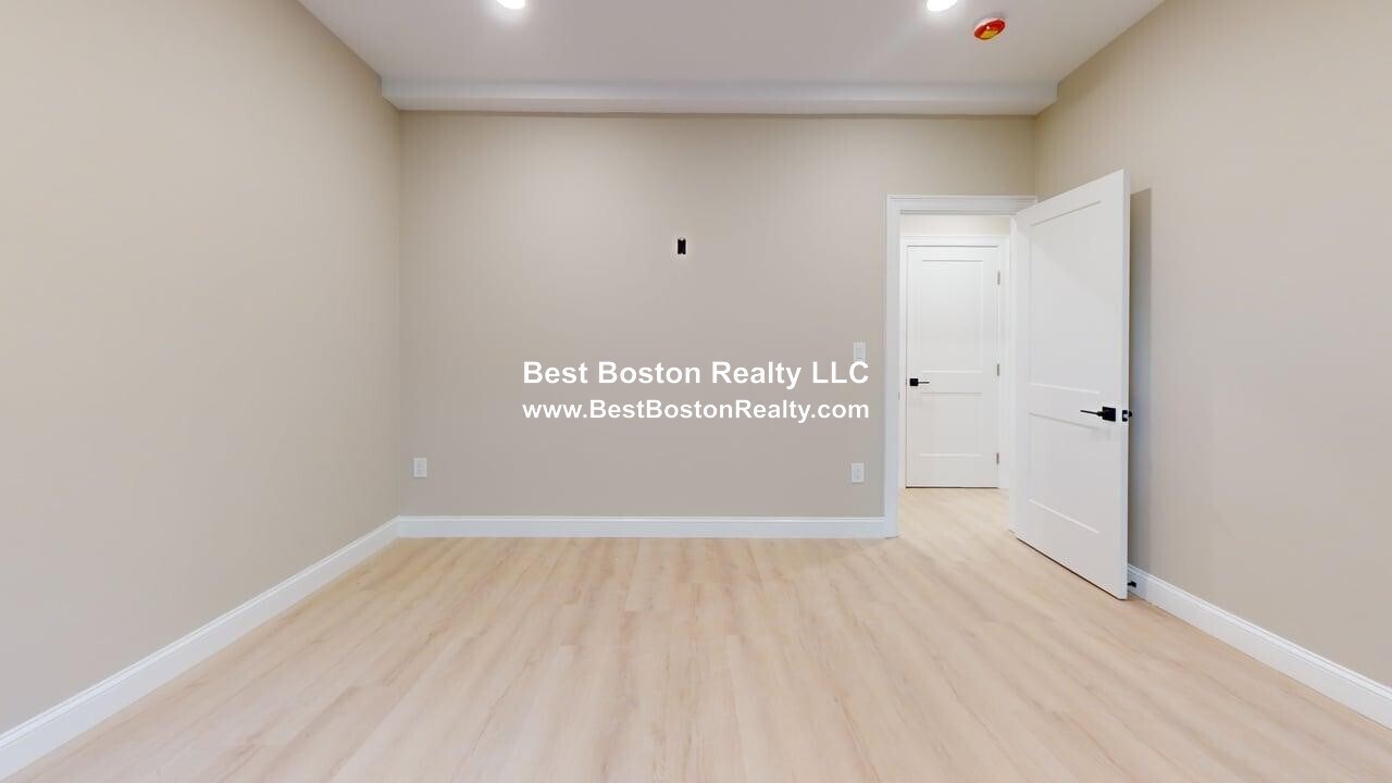 Building Photo - 231 Highland Ave