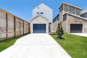 Building Photo - 15235 Estrella Rd W
