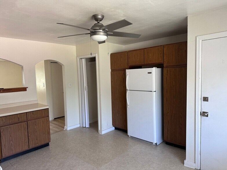 Building Photo - W162N11651 Park Ave