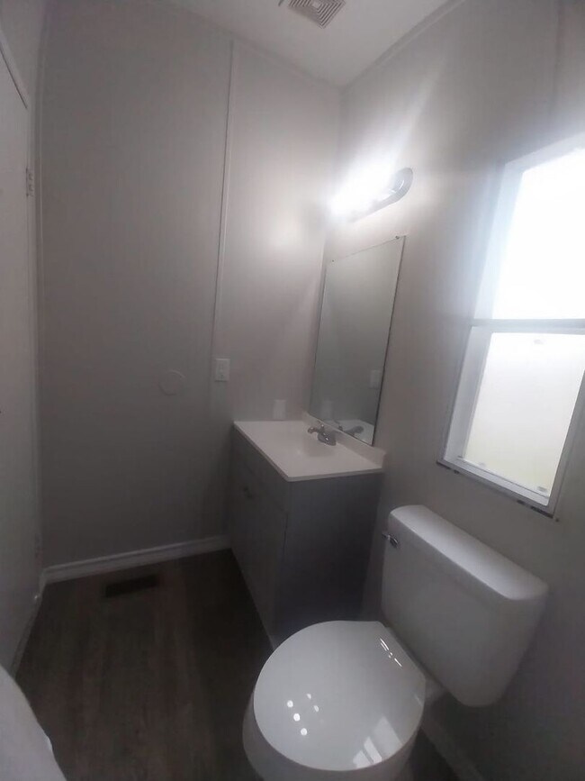 Building Photo - Stunning Manufactured house ready to move in!