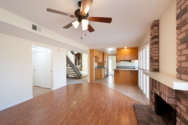 Building Photo - Spacious 2 Story House in cul-de-sac with ...
