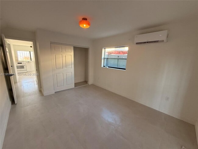 Building Photo - 525 SW 22nd Ave