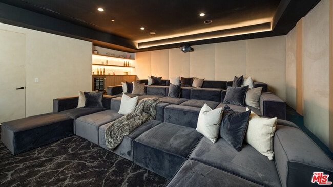 Building Photo - 565 Toyopa Dr