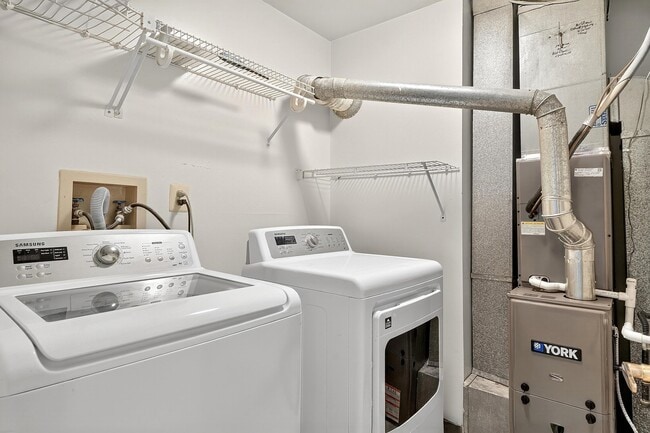 Building Photo - 144 Cherry St