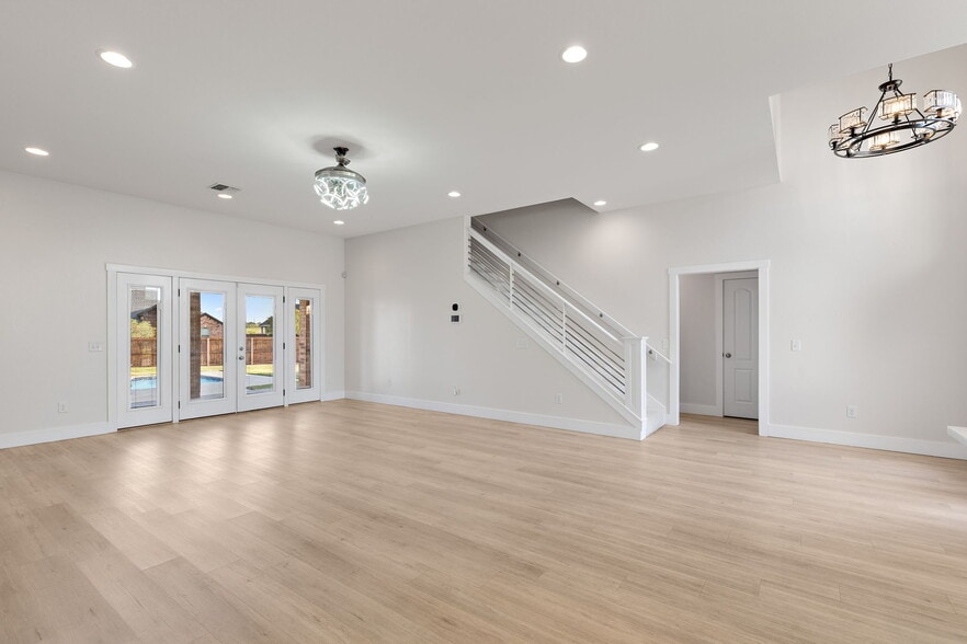 Building Photo - 1735 Woodridge Dr