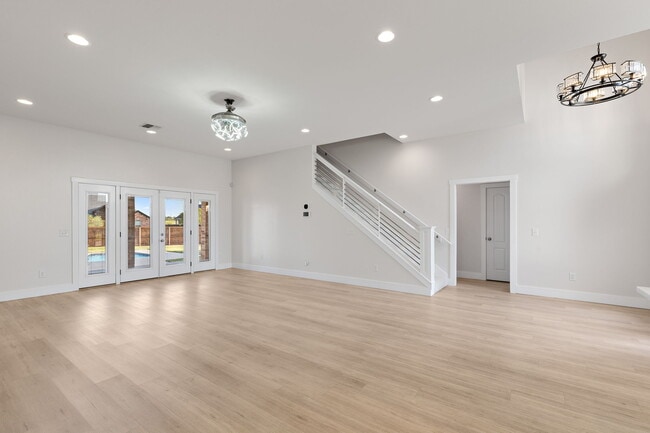 Building Photo - 1735 Woodridge Dr