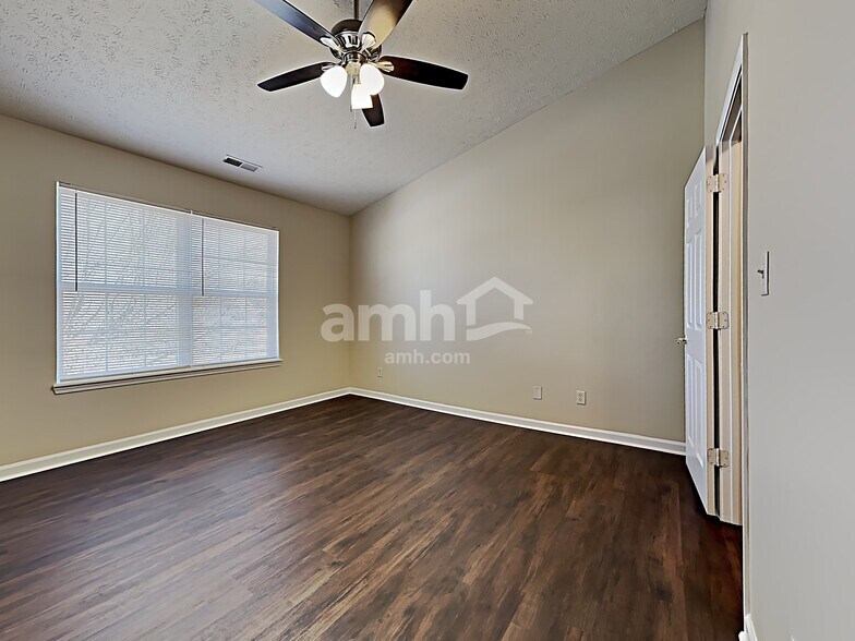 Building Photo - 4803 Oakton Way