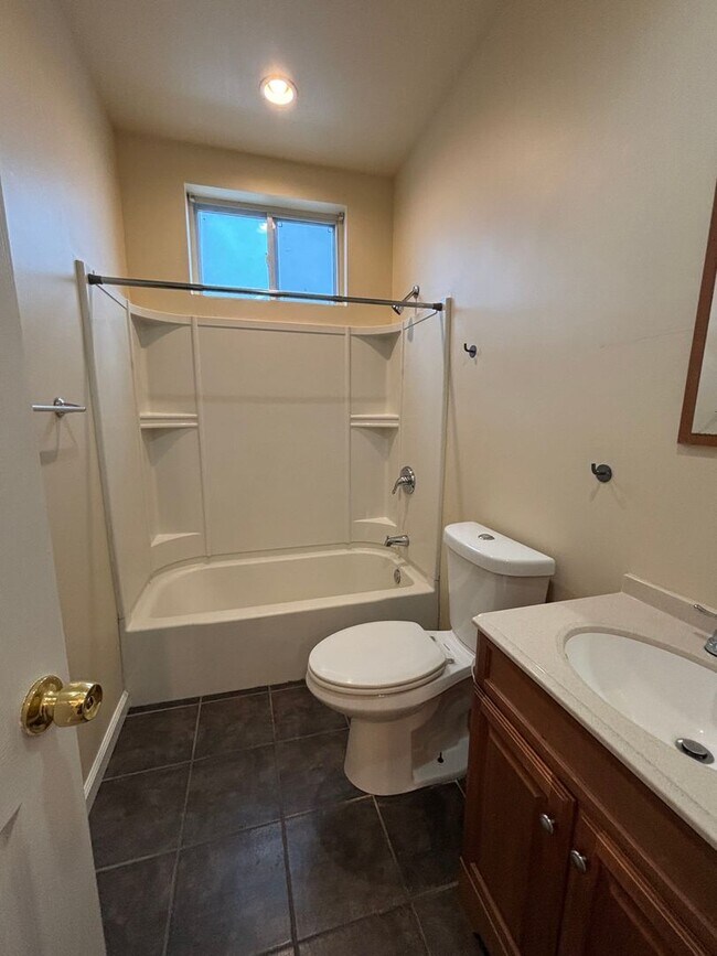 Building Photo - 2113 E Huntingdon St