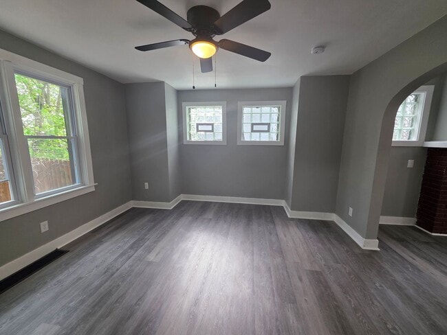 Building Photo - Newly updated 3 bedroom 1 bath house in Upper Hill!