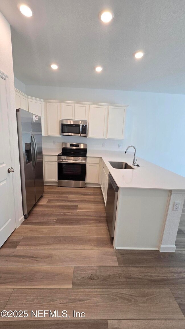 Building Photo - 603 Holly Lks Dr