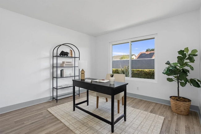 Building Photo - STUNNING HOME WITH GOLF COURSE VIEW IN WHI...
