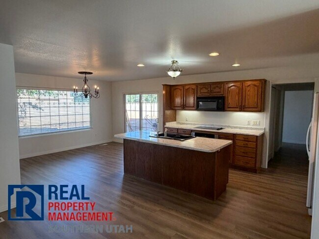 Building Photo - Single Family Home in River Ridge