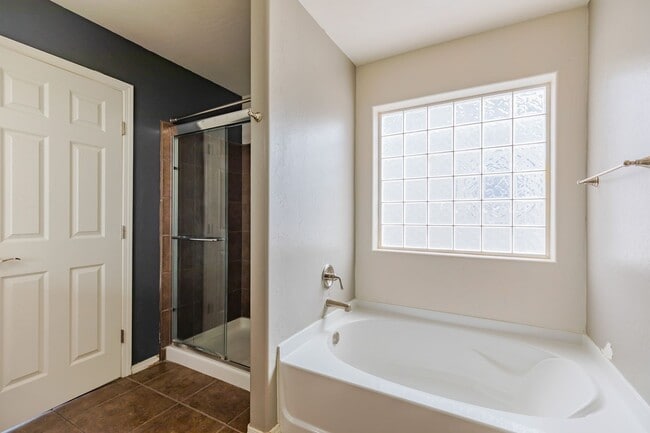 Building Photo - Beautiful Two Story House