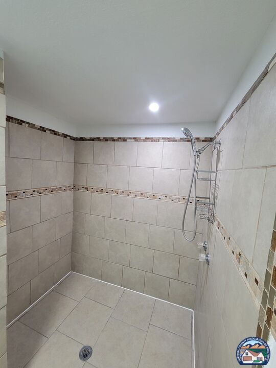 Building Photo - 839 W Orange Ave